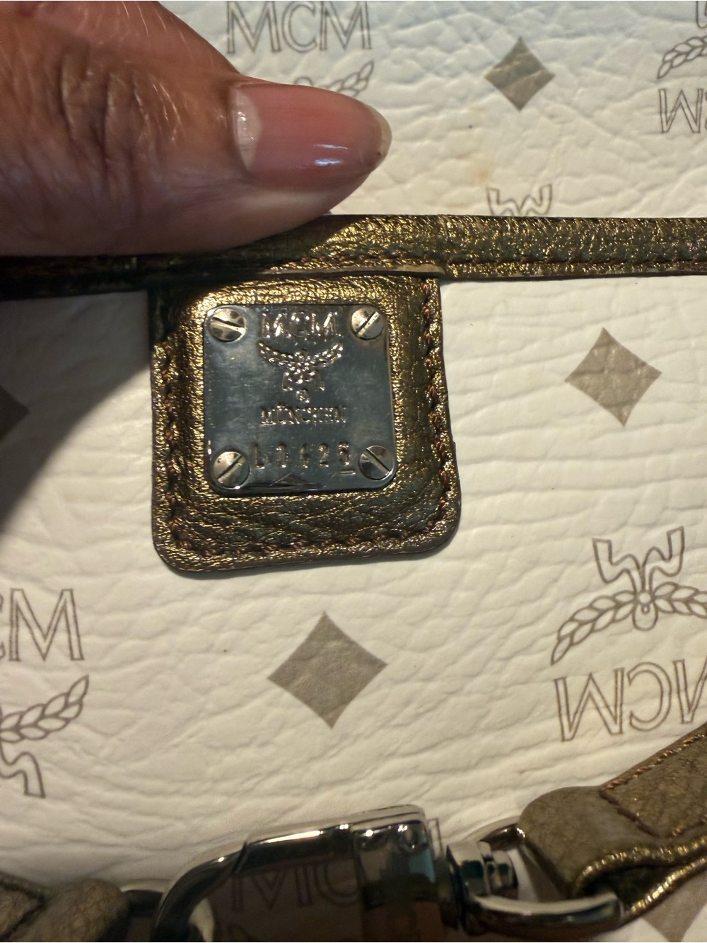 MCM White Princess Lion Tote - Picture 12 of 12